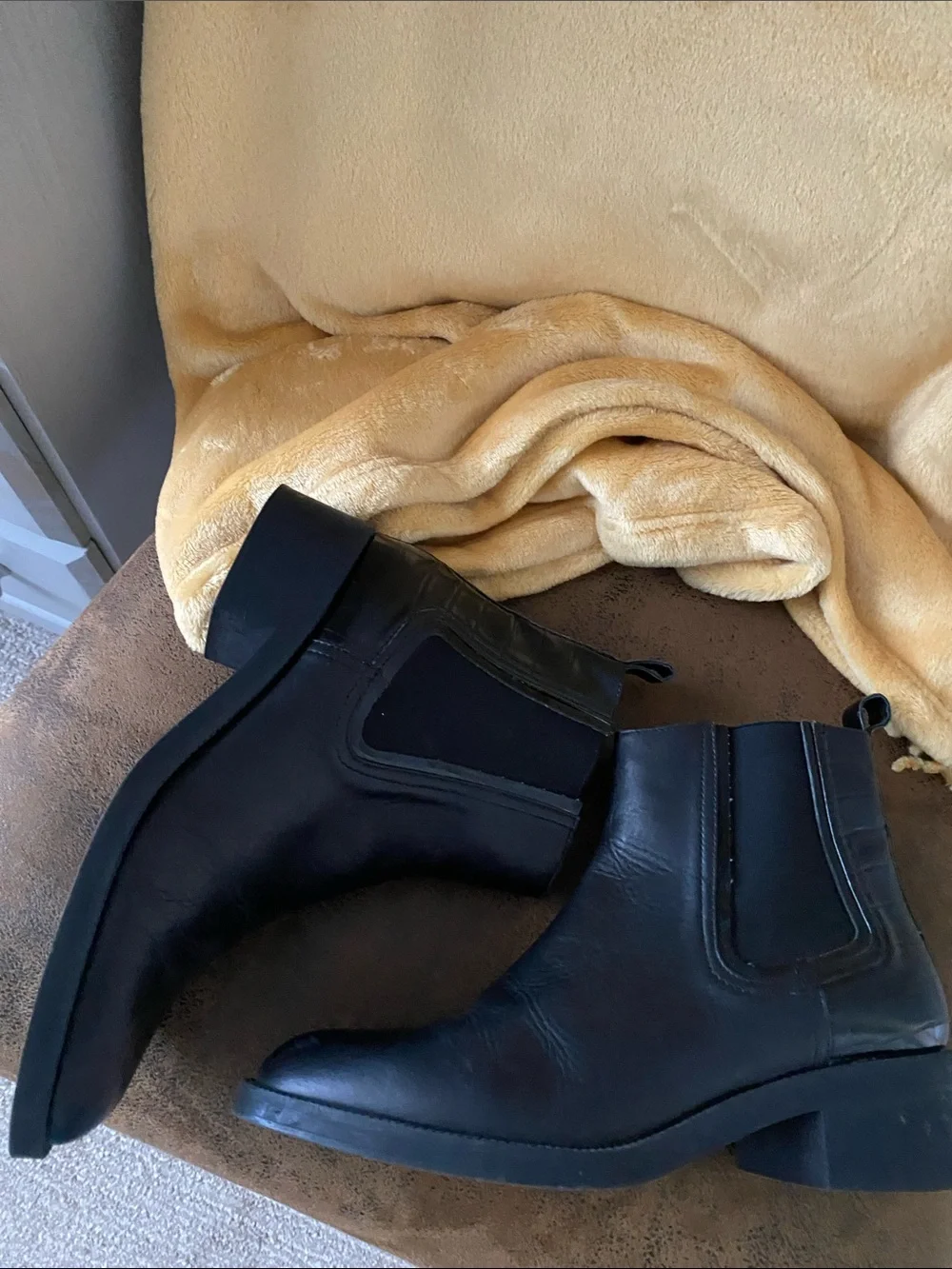 Zara Genuine Soft Leather Chelsea Ankle Boots 39/8 EUC Bloggers Black